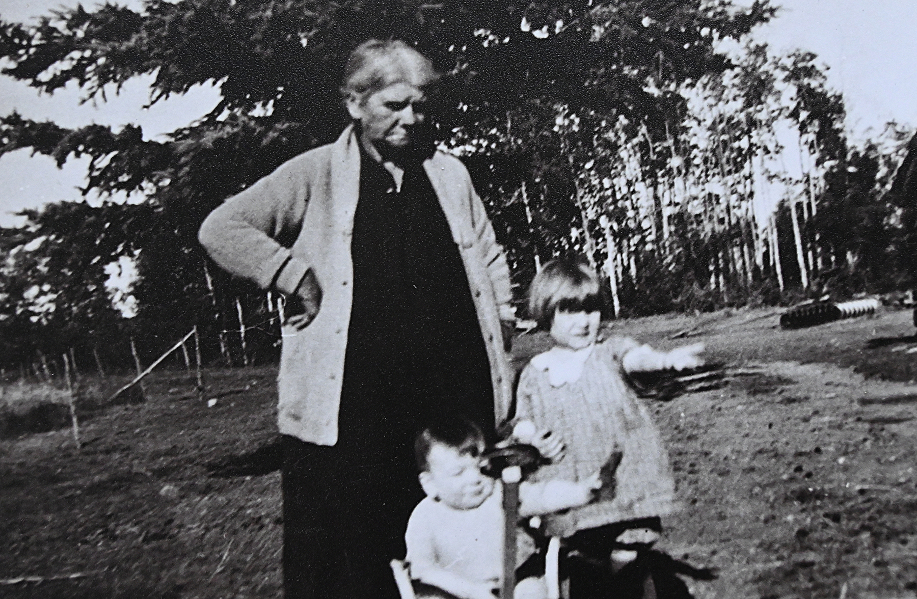 Katherine Buckle and Buckle children